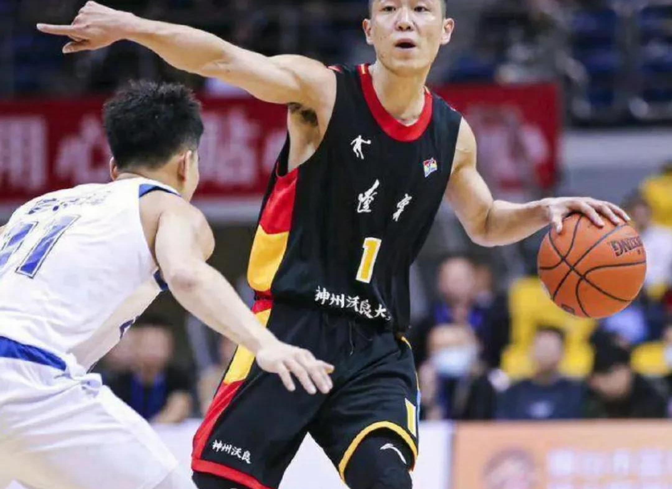 开云娱乐平台 - 转折点山东男篮战术微调，法甲官宣日攻防权衡，令人意外，细节决定成败