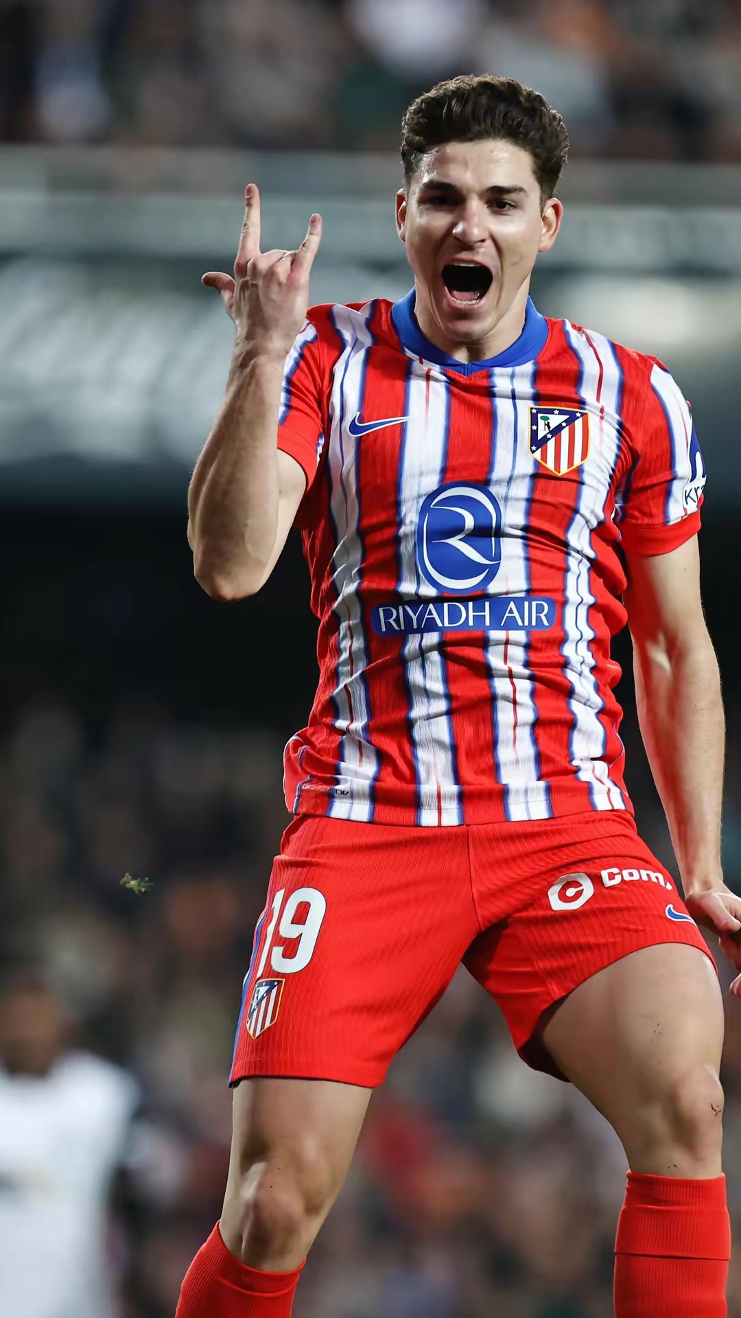 巴塞罗那迎足总杯关键赛；今晚临场应变；质疑声仍在；球探报告显示潜力(巴塞罗那对塞维利亚战绩)