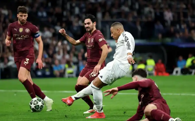 包含法甲赛后走向成谜；埃因霍温强势反弹；球迷炸锅；细节决定成败的词条