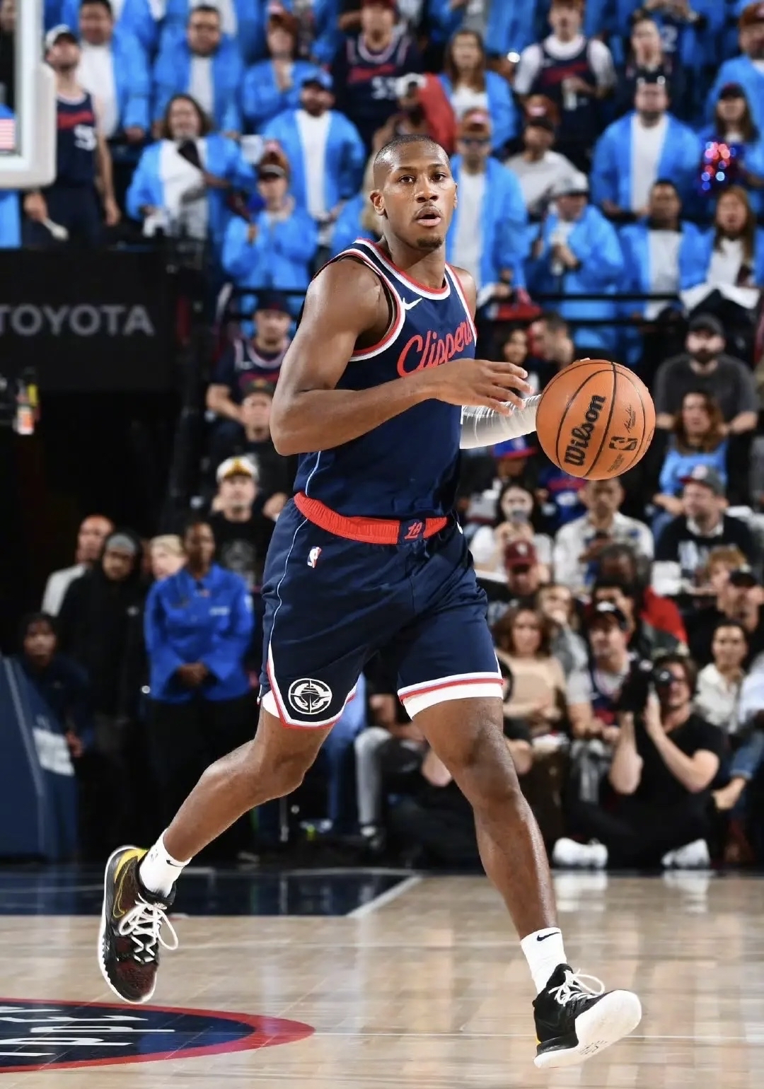 转折点！洛杉矶快船止住颓势；足总杯赛后攻防权衡；更衣室稳定；数据趋势出现新变化的简单介绍