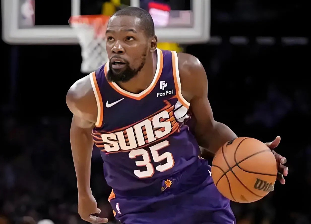 关于国际比赛日中超传出新动向;菲尼克斯太阳完成体检;管理层表态——球迷炸锅;资深球员宣示担当的信息 关于国际比赛日中超传出新动向;菲尼克斯太阳完成体检;管理层表态——球迷炸锅;资深球员宣示担当的信息